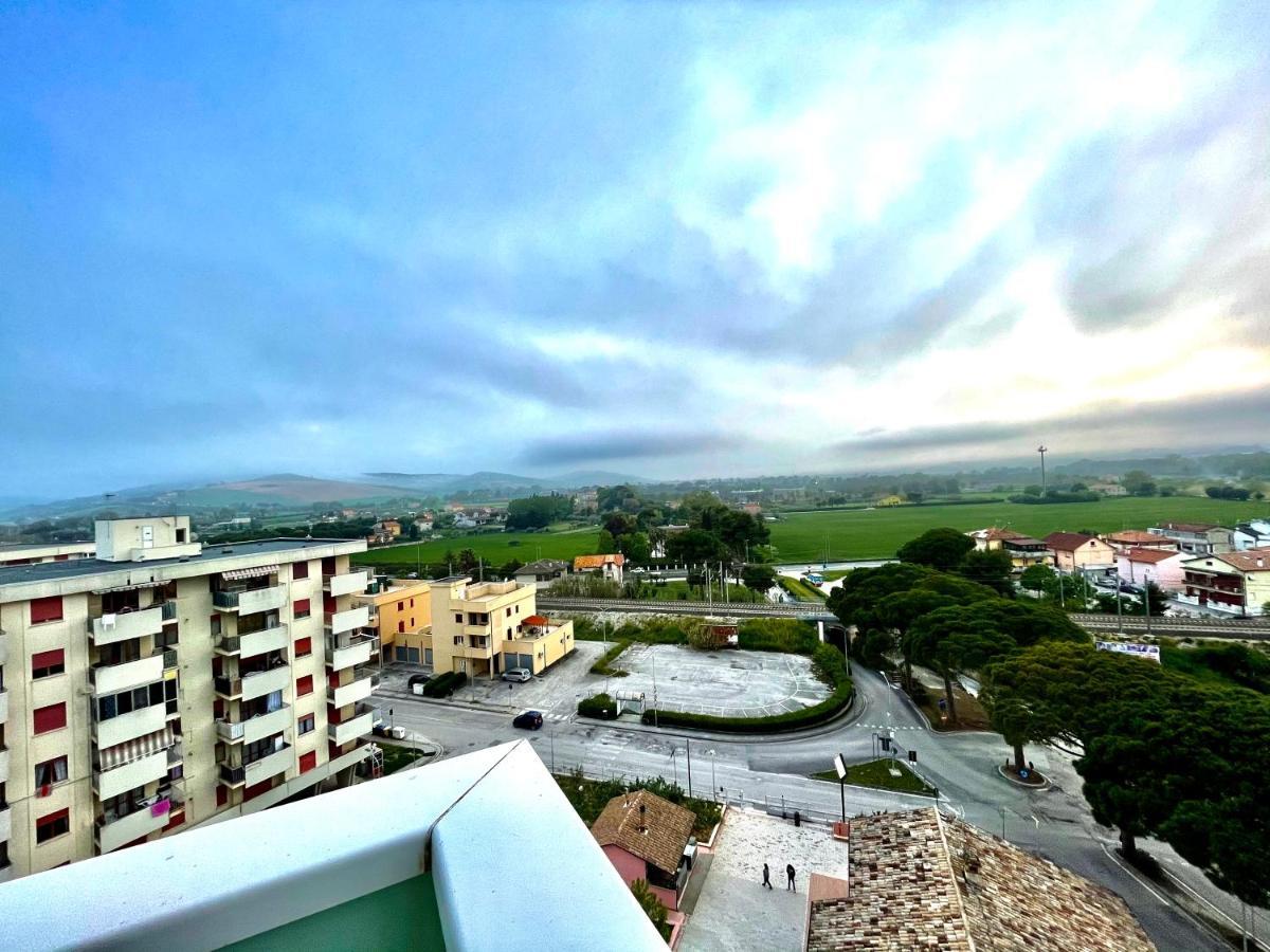 Ferienwohnung Oltre L'Orizzonte Fermo Exterior foto